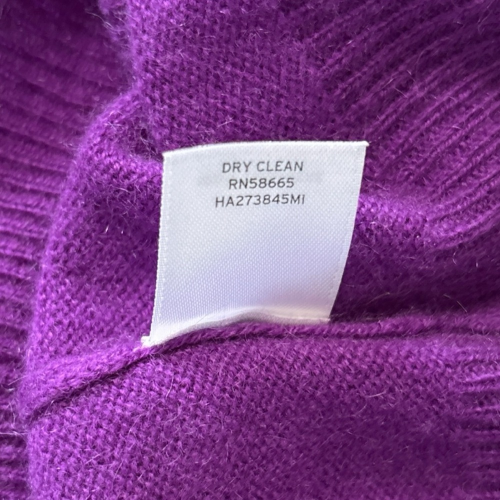 Halogen Cashmere Purple V-Neck Sweater Size Medium - Picture 4 of 5